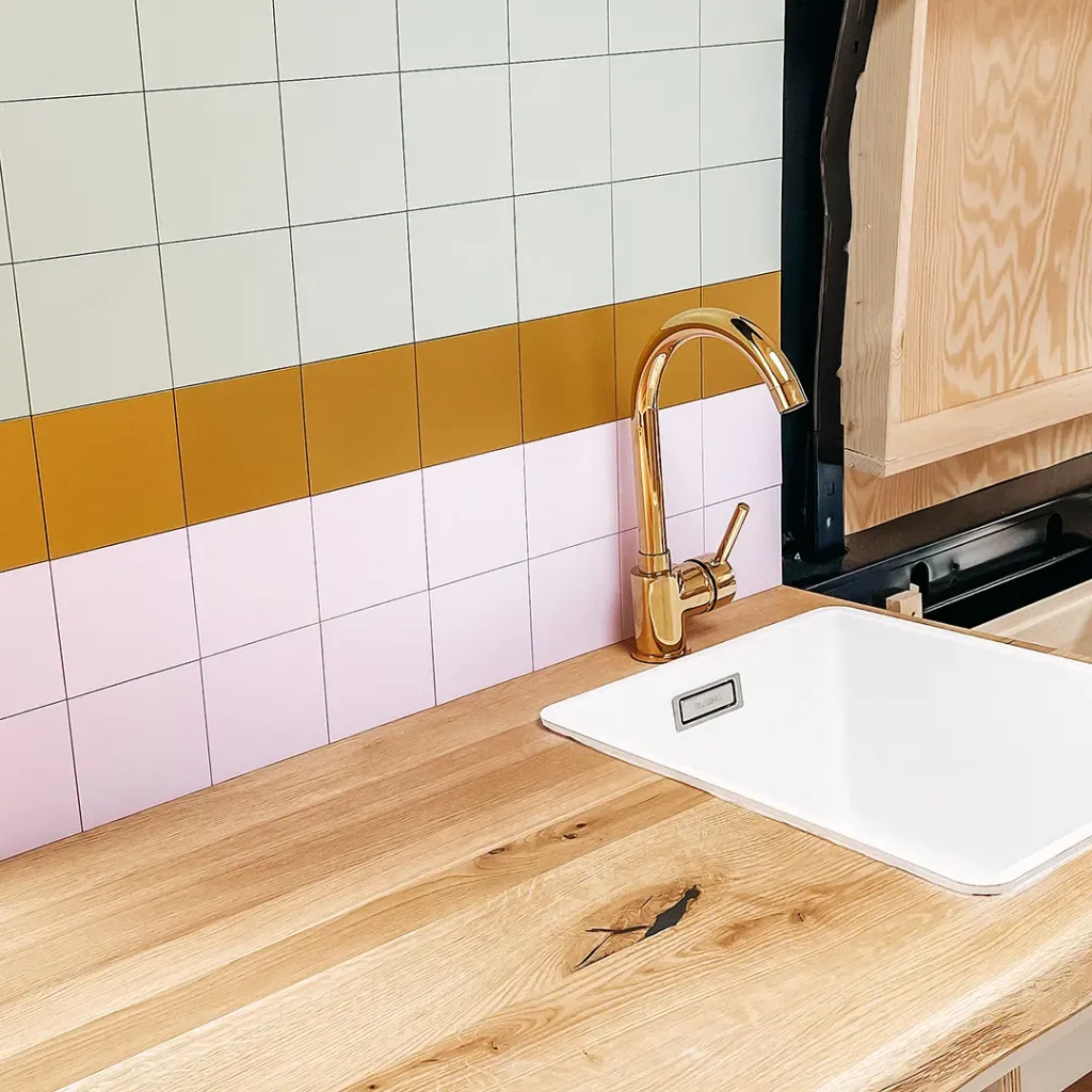Click’n Tile - Wandfliesen für die Van Küche 