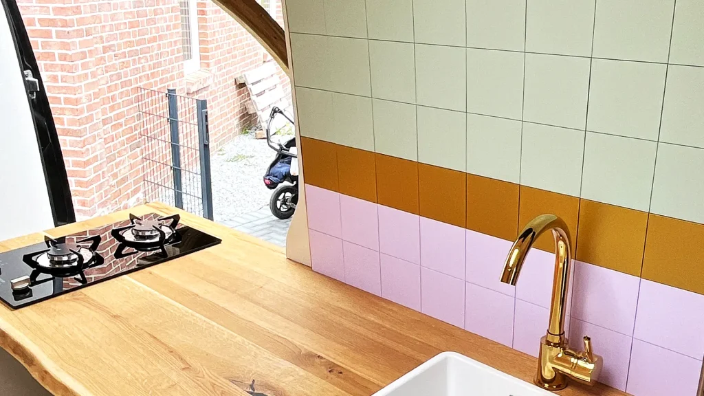 Click’n Tile - Wandfliesen für die Van Küche 